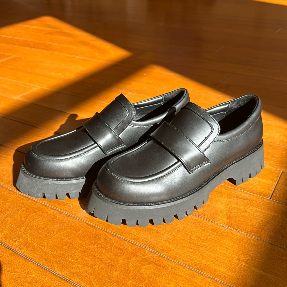REVOLVE - RAYE Wells Loafer in Black